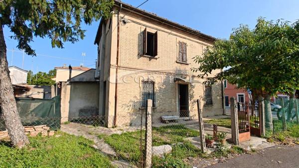casa indipendente in vendita a Fano in zona Marotta