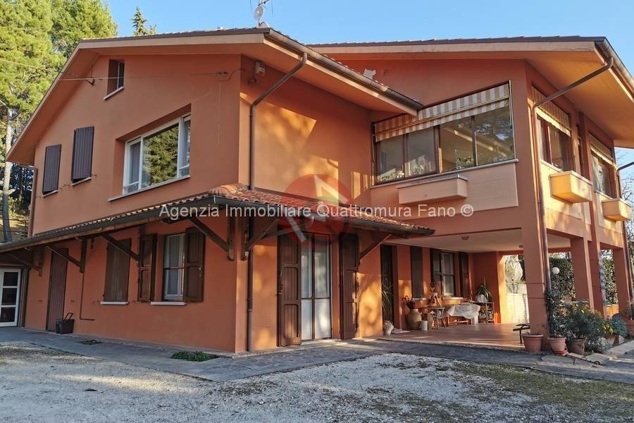 casa indipendente in vendita a Fano in zona Caminate
