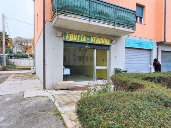 negozio in vendita a Fano