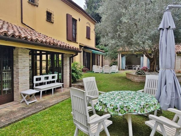 casa indipendente in vendita a Fano in zona Fenile