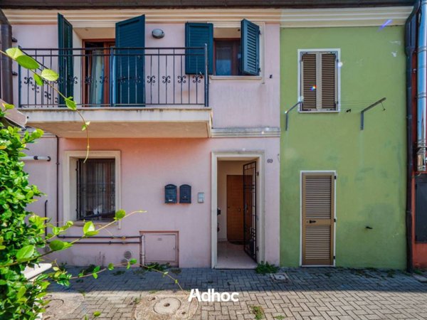appartamento in vendita a Fano in zona Carrara