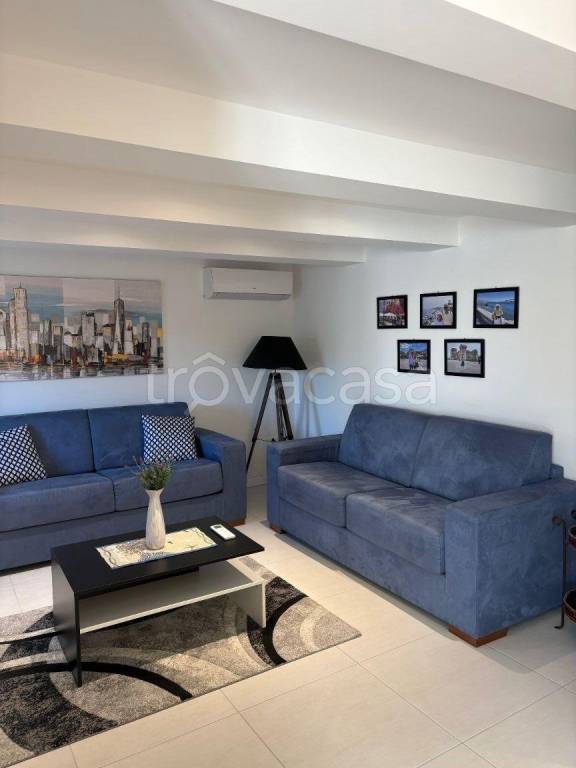 casa indipendente in vendita a Fano