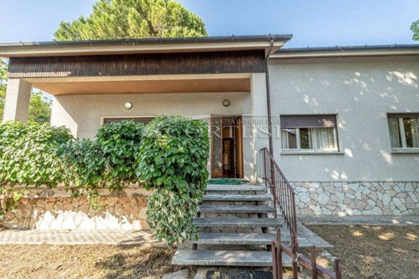 casa indipendente in vendita a Fano in zona Marotta