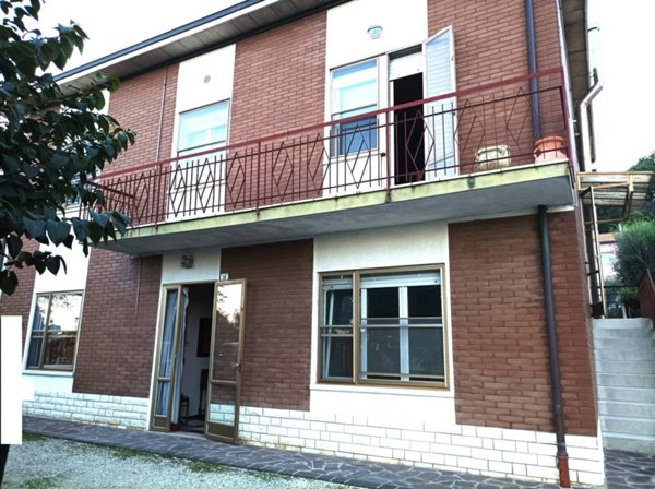 casa indipendente in vendita a Fano in zona Cuccurano