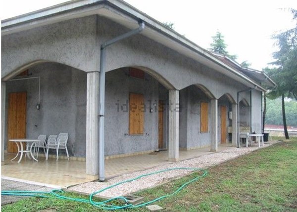 casa indipendente in vendita a Fano