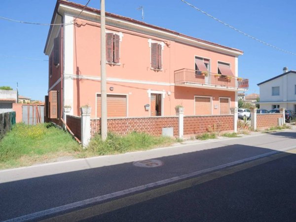 casa indipendente in vendita a Fano