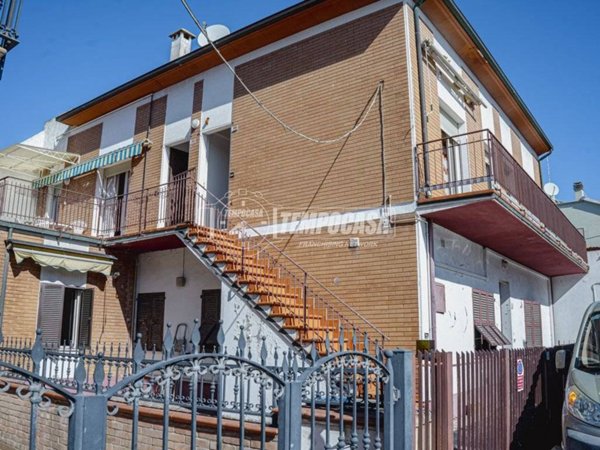 casa indipendente in vendita a Fano