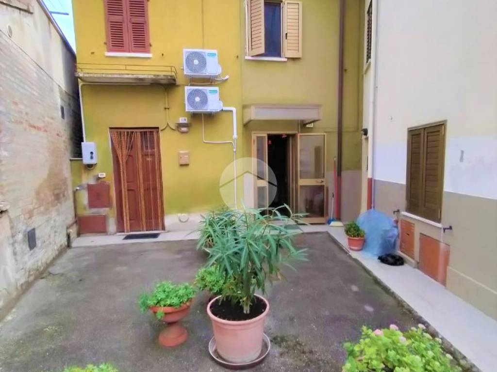 casa indipendente in vendita a Fano