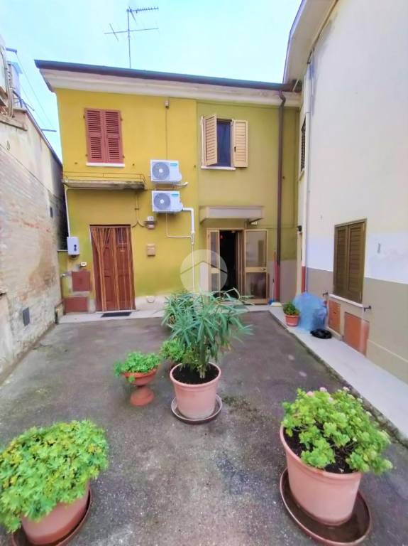 casa indipendente in vendita a Fano