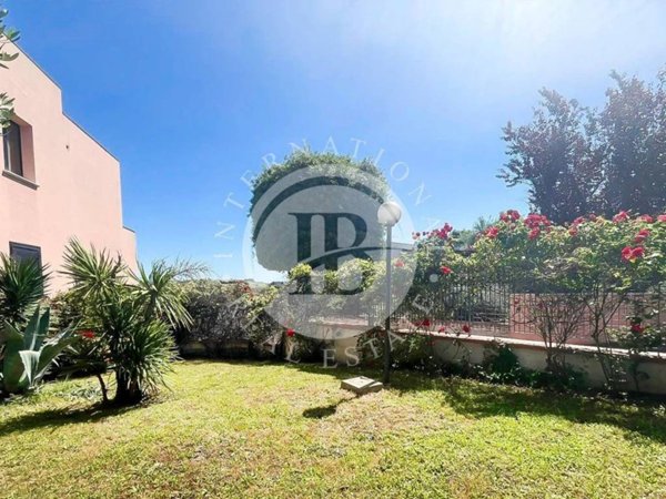 casa indipendente in vendita a Fano