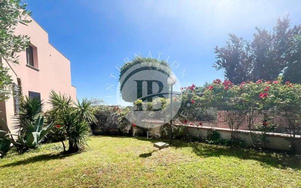 casa indipendente in vendita a Fano