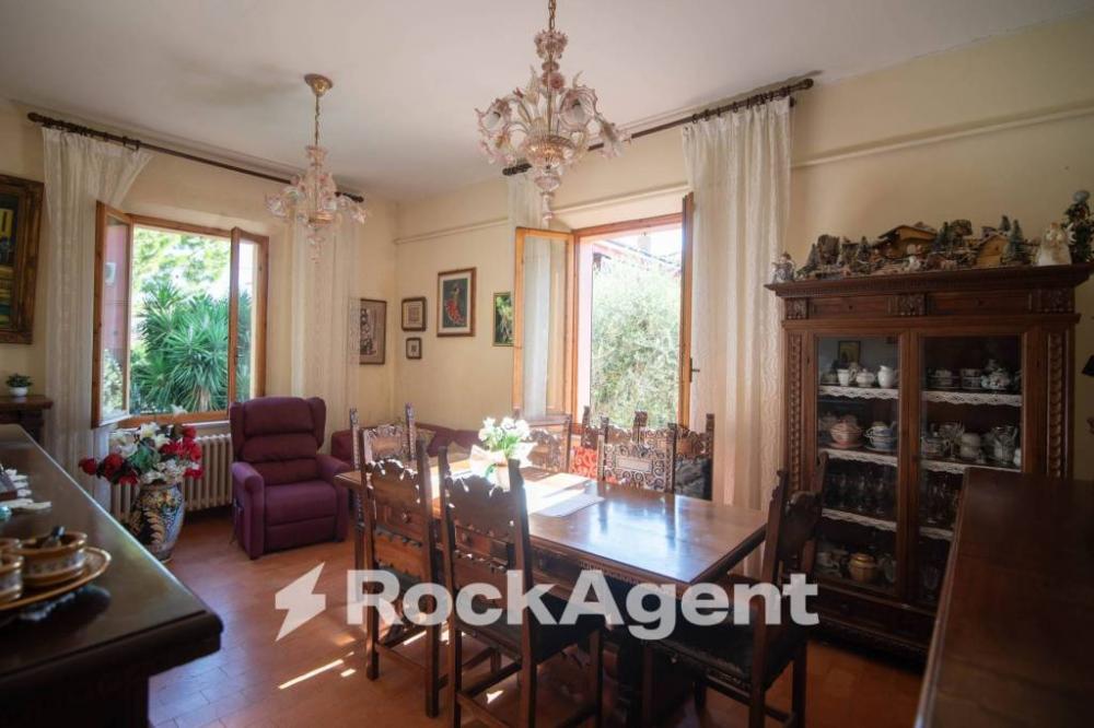 casa indipendente in vendita a Fano