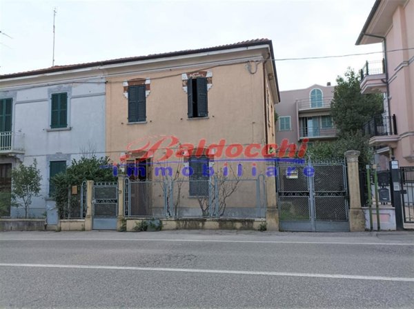 casa indipendente in vendita a Fano