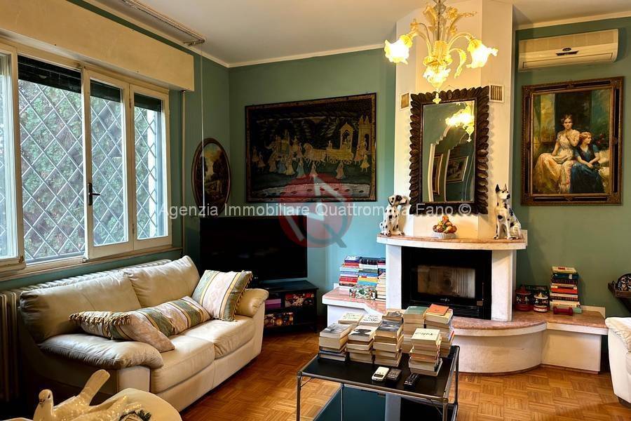 casa indipendente in vendita a Fano