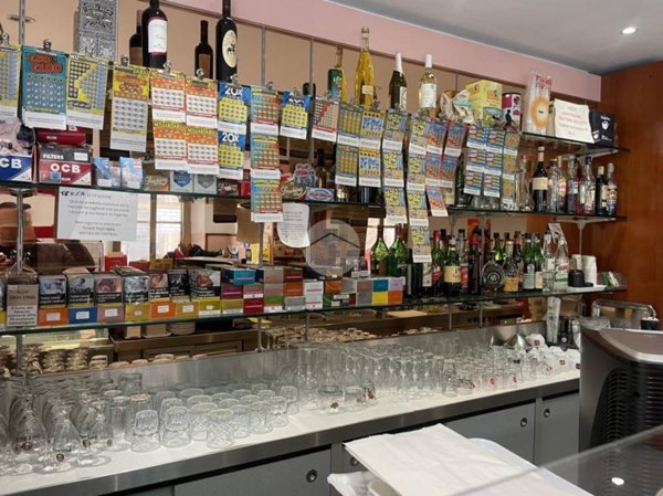 negozio in vendita a Fano in zona Falcineto