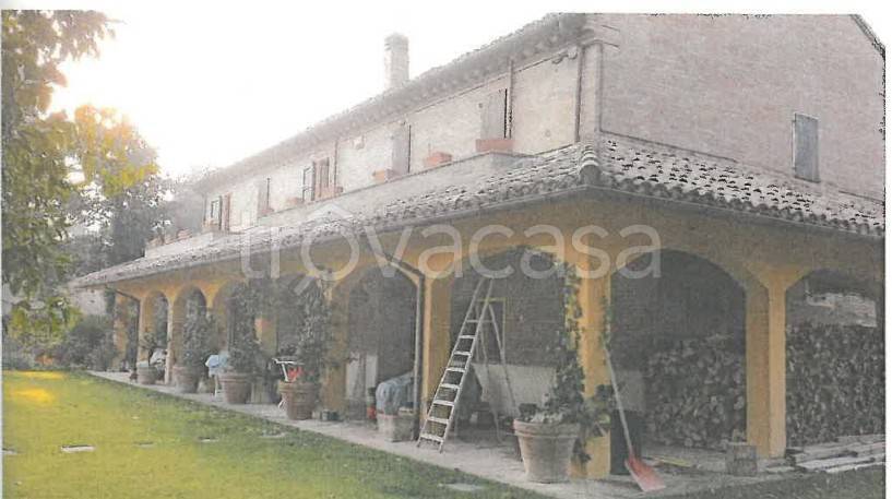 casa indipendente in vendita a Fano in zona Carrara