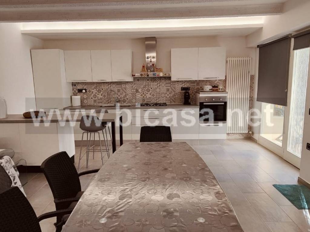 casa indipendente in vendita a Fano