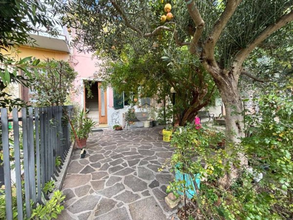 casa indipendente in vendita a Fano in zona Fenile