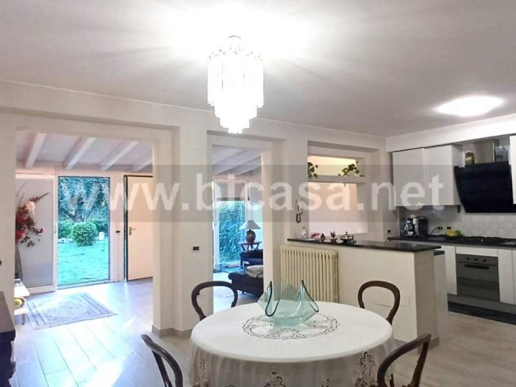 casa indipendente in vendita a Fano