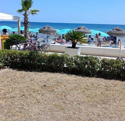 negozio in vendita a Fano in zona Torrette