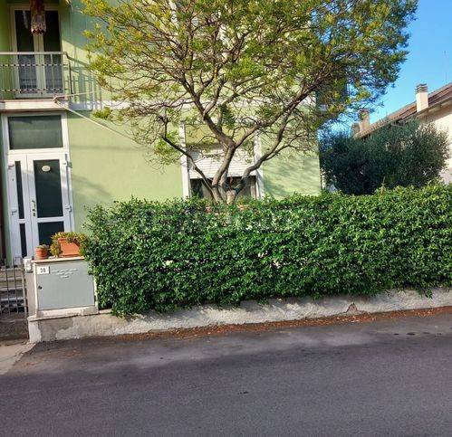 casa indipendente in vendita a Fano