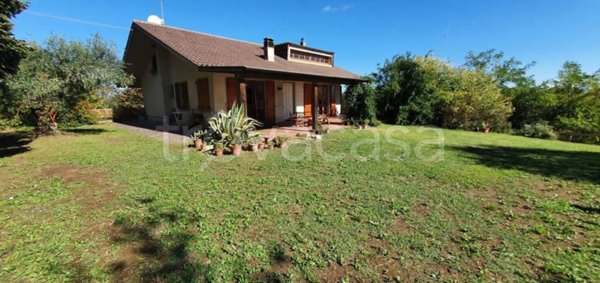 casa indipendente in vendita a Fano in zona Fenile