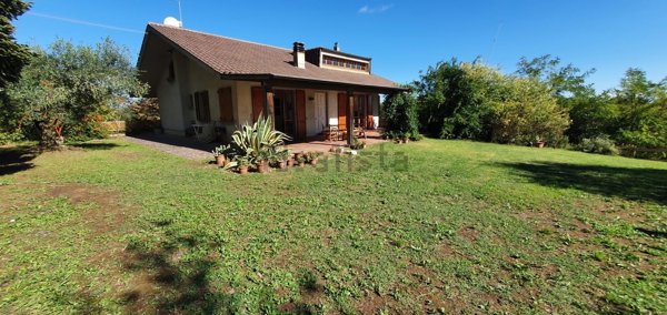 casa indipendente in vendita a Fano in zona Fenile