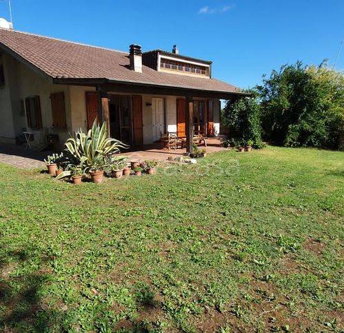 casa indipendente in vendita a Fano in zona Fenile