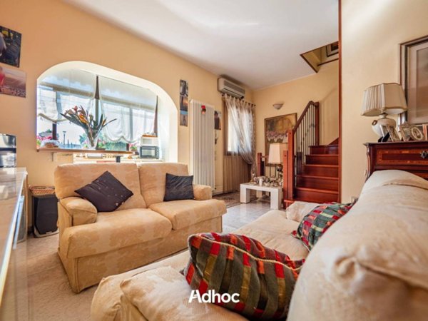 casa indipendente in vendita a Fano