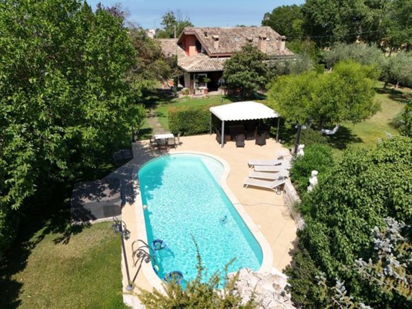 casa indipendente in vendita a Fano