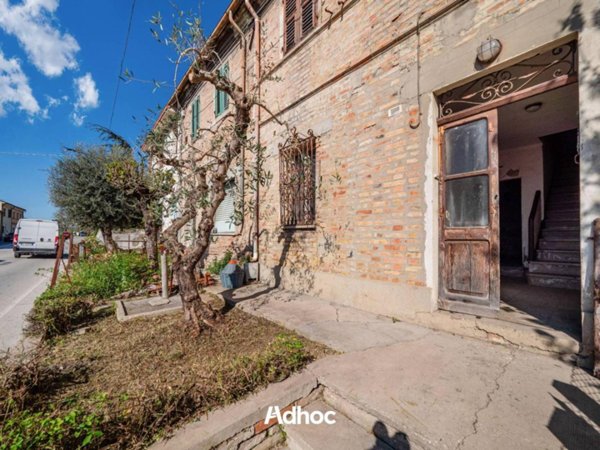 casa indipendente in vendita a Fano in zona Cuccurano