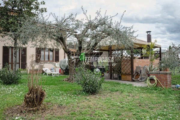 casa indipendente in vendita a Fano