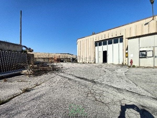 capannone in vendita a Fano in zona Bellocchi