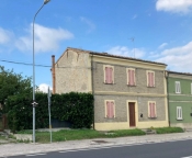 casa indipendente in vendita a Fano
