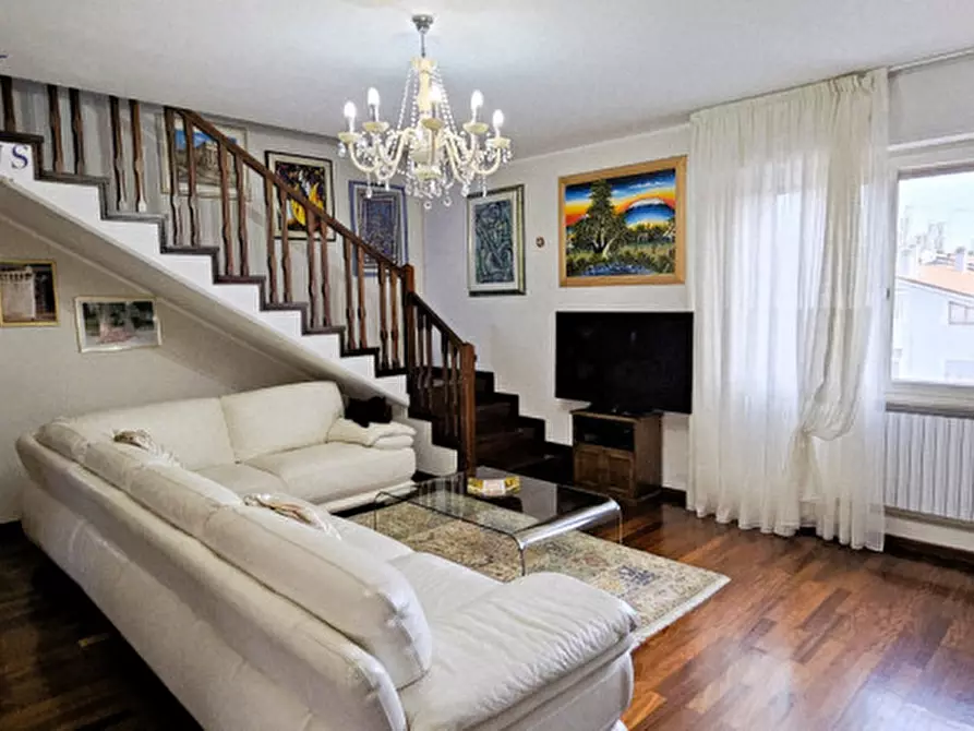 casa indipendente in vendita a Fano