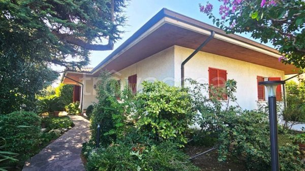 casa indipendente in vendita a Fano