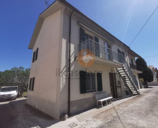 casa indipendente in vendita a Fano in zona Centinarola