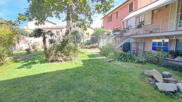 casa indipendente in vendita a Fano