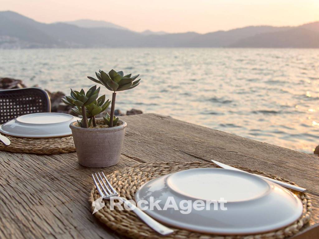 negozio in vendita a Fano in zona Roncosambaccio