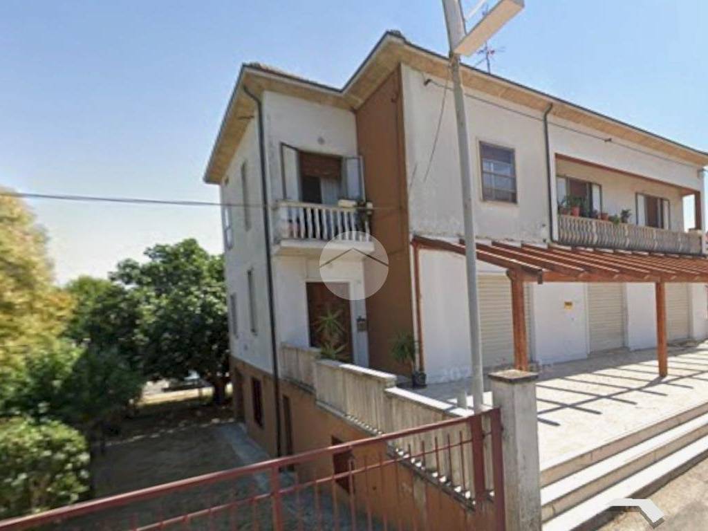 casa indipendente in vendita a Fano in zona Fenile