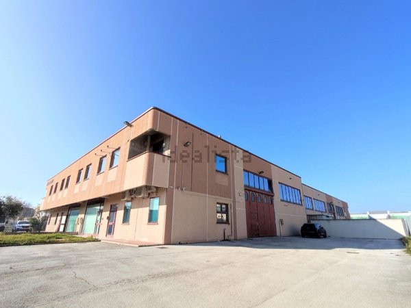 locale di sgombero in vendita a Fano in zona Bellocchi