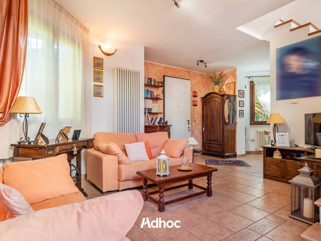 casa indipendente in vendita a Fano in zona Centinarola