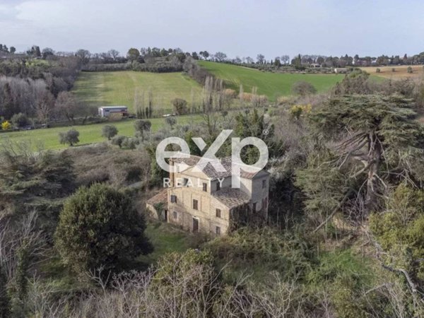 casa indipendente in vendita a Fano in zona Roncosambaccio
