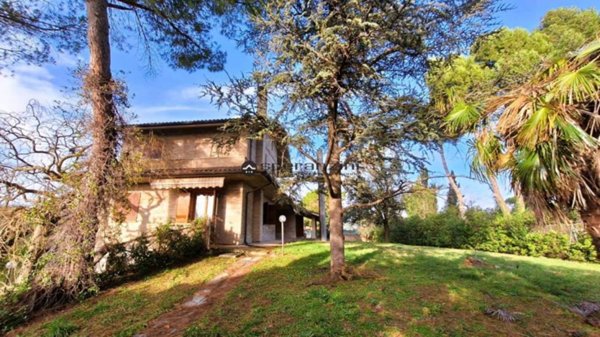 casa indipendente in vendita a Fano