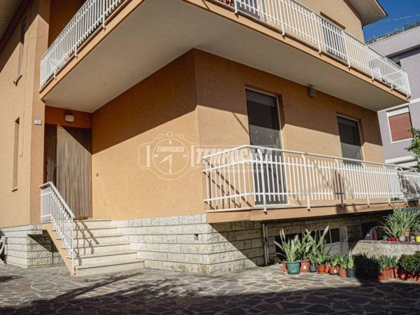 casa indipendente in vendita a Fano