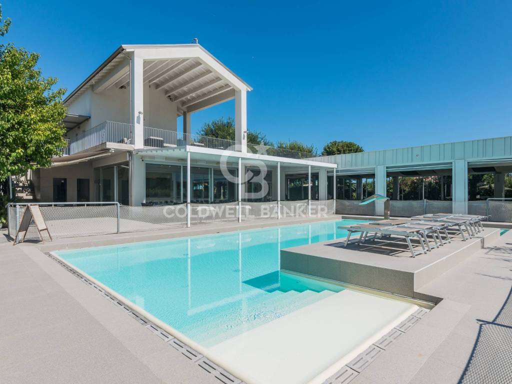 negozio in vendita a Fano in zona Torrette