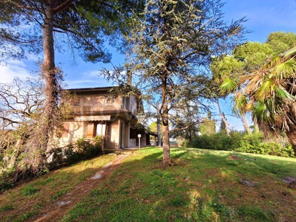 casa indipendente in vendita a Fano in zona Roncosambaccio