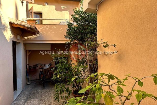 casa indipendente in vendita a Fano