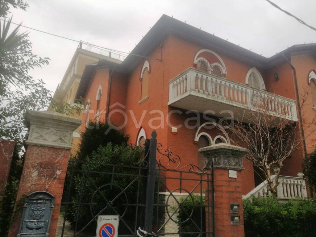 casa indipendente in vendita a Fano