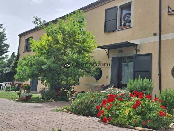 casa indipendente in vendita a Fano in zona Rosciano